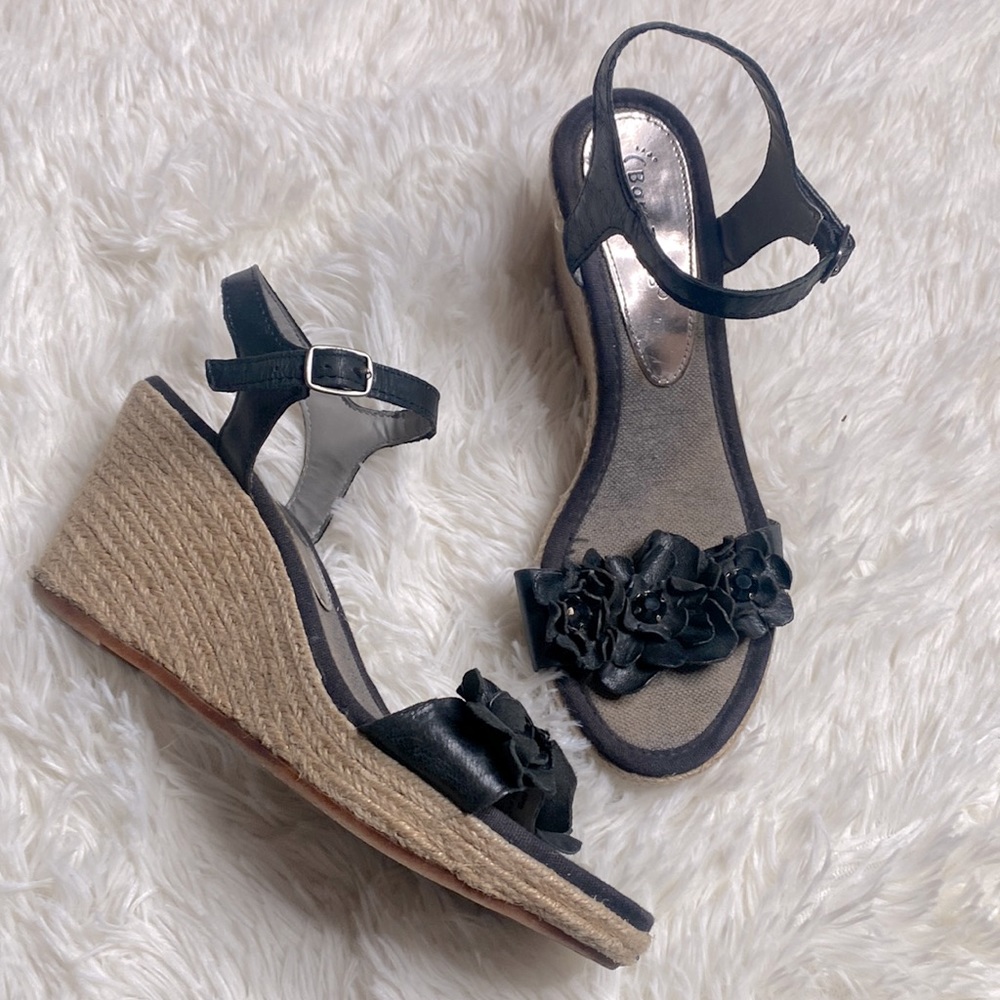 Bare Traps Black Wedge Sandals Size 6.5 very good condition